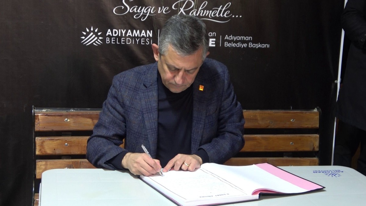 CHP Genel Başkanı Özel, ‘Unutmayacağız’ çadırında anı defterini imzaladı  - Videolu Haber